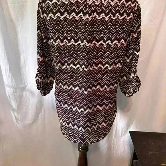 Women’s Purple Flowy Dressy Top. Pull on. Zipper Accent. Roll/ Button Sleeve. M - Picture 4 of 6